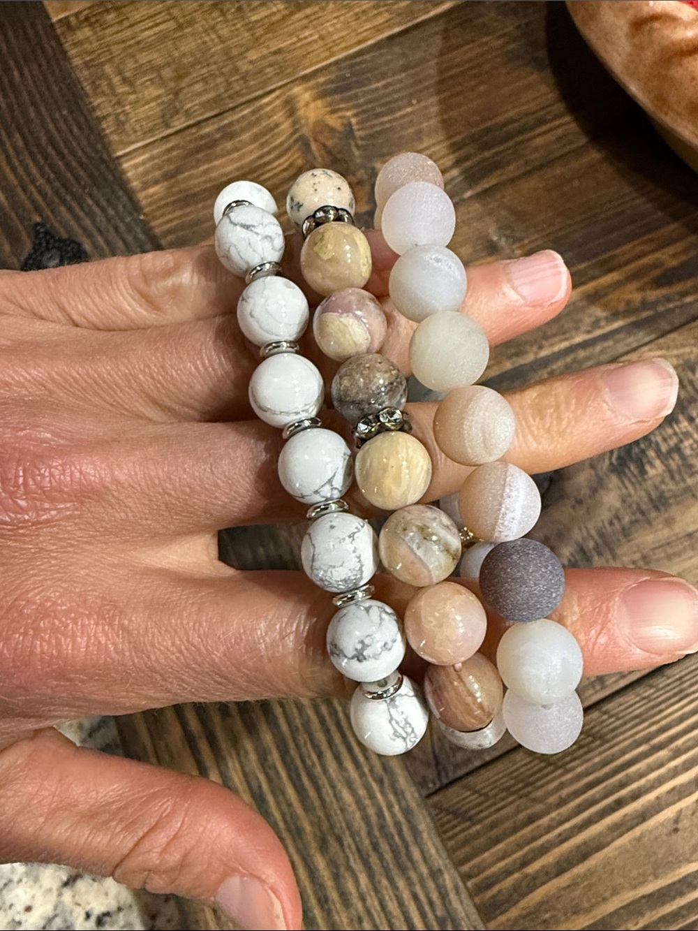 Kinsley Armelle Neutral & White Beaded Stretch Bracelet Set (3)